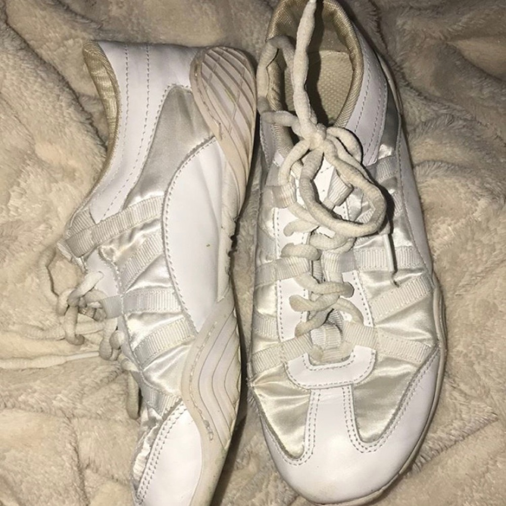Infinity cheer shoes